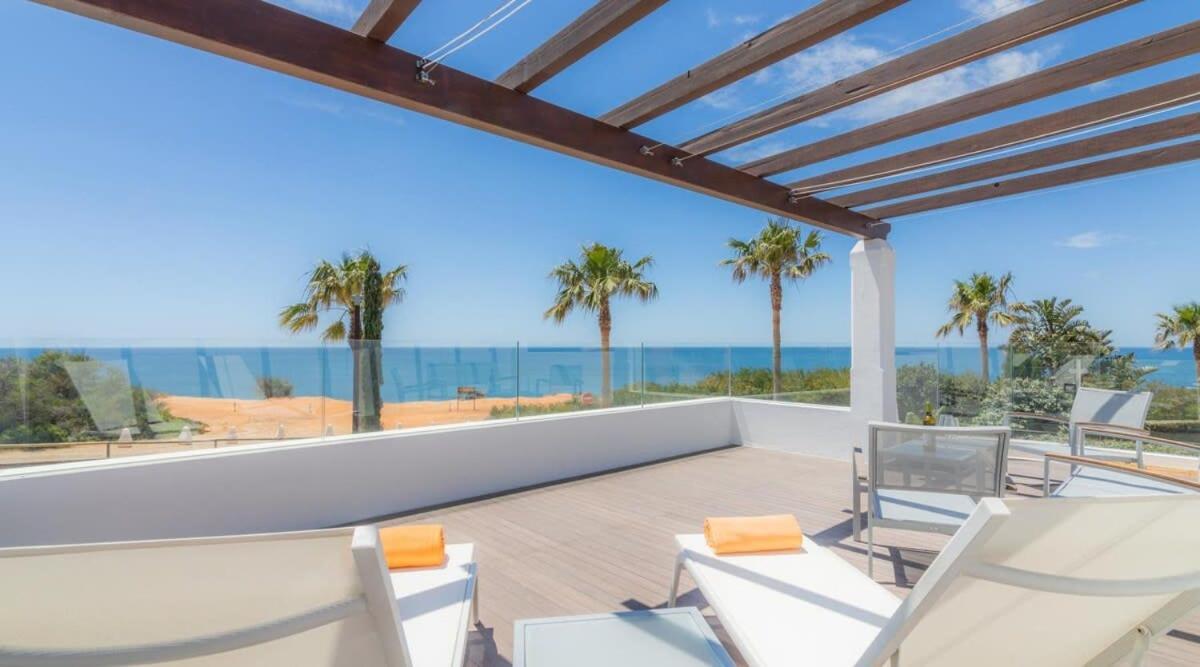 Villa Prado - Beautiful Beachfront Villa Albufeira Exteriör bild